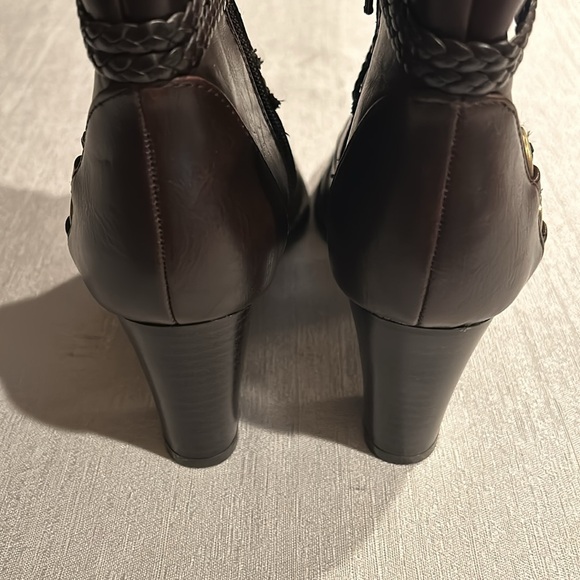 Life Stride ‘Yohanna’ Deep Dark Brown Ankle Booties Braided Trim Size 6.5 New - Picture 11 of 15